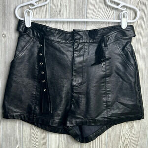 Altar’d State Faux Leather Black Zip/Belted Shorts Size Large
